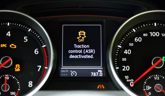 GTIのESC Sportではシステムの介入速度を遅くするプログラムも選べるようになっている