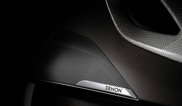 DENON（デノン）HiFiシステムは、フロントドアツイーター×2、 フロントドアスピーカー×2、リアドアスピーカー×2という標準スピーカーにくわえ、ダッシュボードセンター×1、リアドアツイーター×2、ラゲッジルームサブウーハー×1の合計10スピーカーとなる