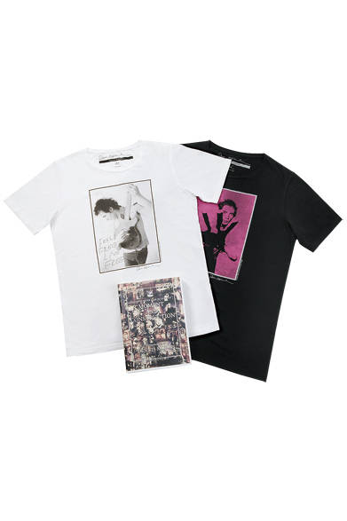 <strong>MEN’S｜メンズ</strong><br /><strong>BARNEYS NEW YORK｜バーニーズ　ニューヨーク</strong><br />写真家デニス・モリス氏と日本のクリエイティブ集団＜ゼロセン＞とのコラボレーションTシャツ。ビデオのパッケージのような箱も面白い。また、バーニーズ　ニューヨーク銀座店では、モリス氏の撮りおろした名カットを集約したフォトギャラリーも開催される。 各1万500円（XEROSEN×DENNIS MORRIS）