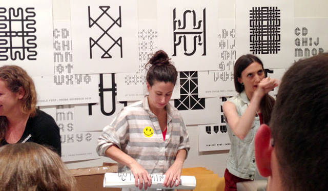 <strong>マシュー・ワォルドマン Vol.34</strong>　本だけでなく、ポスターも多く販売されています