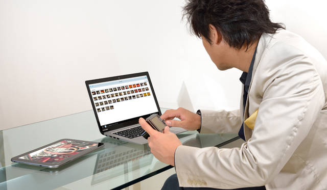 ウェブブラウザでFlashAir™にアクセスすると、カード内の写真のサムネイルが表示されるので、お目当ての写真をさがすのも、SNSへのアップも簡単だ