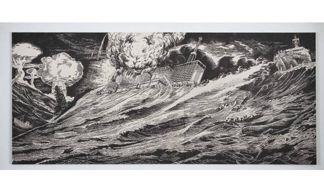 <strong>ART｜『六本木クロッシング2013展：アウト・オブ・ダウト－来たるべき風景のために』</strong>　風間サチコ《噫（ああ）！怒涛の閉塞艦》2012年木版画（パネル、和紙、墨）181×418 cm 撮影：宮島 径 Courtesy: Mujin-to Production, Tokyo
