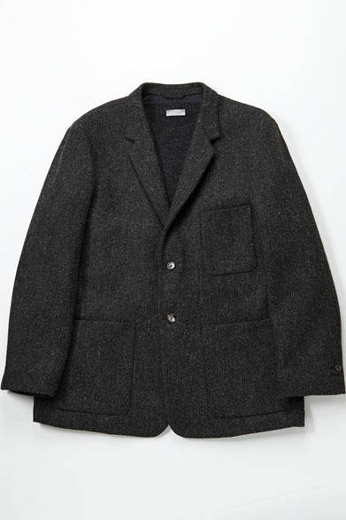 <strong>MARGARET HOWELL｜マーガレット・ハウエル</strong>　 MEN’S COLLECTION AUTUMN WINTER 2013　ジャケット7万2450円、シャツ3万4650円、トラウザーズ3万1500円、グローブ3万450円、靴8万2950円（すべてマーガレット・ハウエル）