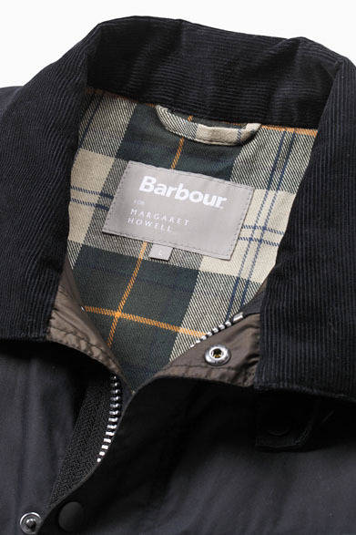 <strong>MARGARET HOWELL｜マーガレット・ハウエル</strong>　 MEN’S COLLECTION AUTUMN WINTER 2013　ブルゾン7万2450円、ニット5万9850円（マーガレット・ハウエル）