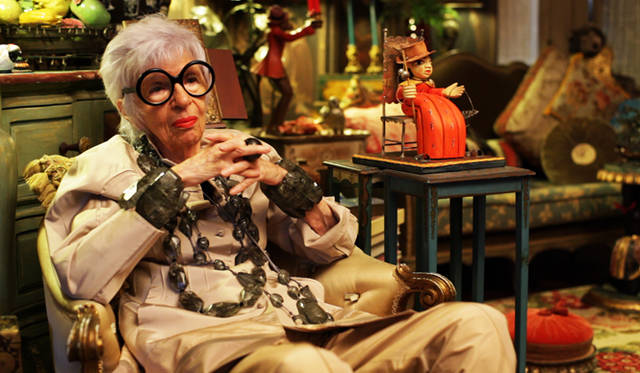 アイリス・アプフェル（デザイナー、92歳のファッション・アイコン）　© 2012 BG PRODUCTIONS, LLC.  ALL RIGHTS RESERVED.