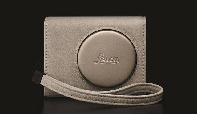 <strong>Leica｜ライカ</strong>　ライカC用ツイスト ライトゴールド 1万500円（2013年11月発売）＆ライカC用ハンドストラップ ライトゴールド 4200円（2013年11月発売）