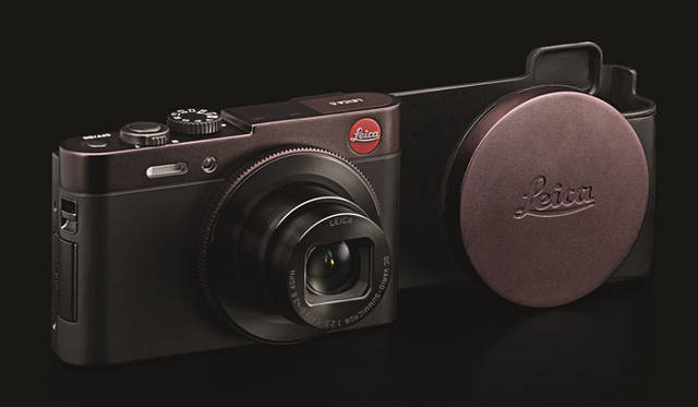 <strong>Leica｜ライカ</strong>　ライカC用スナップ ダークレッド 8400円（2014年1月発売）
