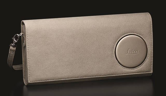 <strong>Leica｜ライカ</strong>　ライカC用クラッチ ライトゴールド 1万5750円（2013年11月発売）