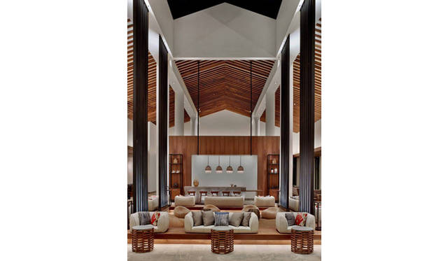 <strong>アンダーズ マウイ</strong><br />ハワイ・マウイ島にある「アンダーズ マウイ アット ワイレア」のラウンジ