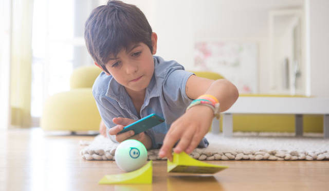 <strong>Orbotix｜オルボティクス</strong>　ロボティックボール・スマートトイ・ゲームシステム「sphero（スフィロ）2.0」　