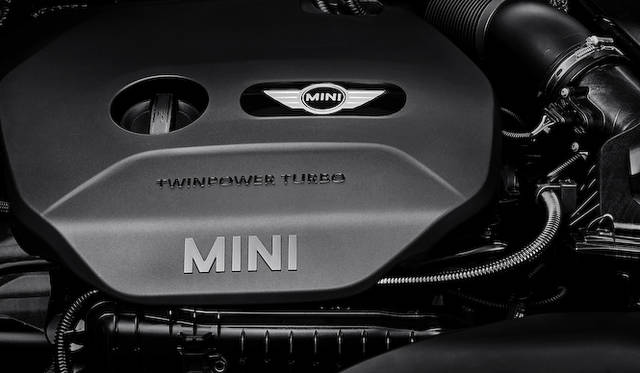 新型クーパーへの搭載が予想される、1.5リッターの3気筒直噴ツインパワーターボエンジンは、100kW（136ps）の最高出力を持ち、220Nm（22.4kgm）の最大トルクをわずか1,250rpmで発生する。さらに、オーバーブースト時には、230Nm（23.4kgm）の最大トルクをもたらす