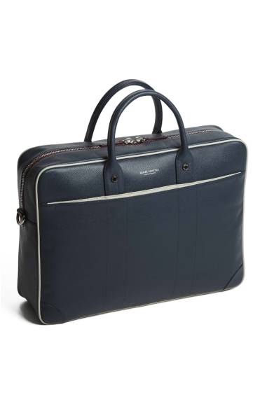 <strong>GLOBE-TROTTER｜レザーコレクション「JET」が登場</strong><br /><br />コンコルドエディション（日本限定）<br />ブリーフL<br />カラー｜ネイビー<br />価格｜18万9000円