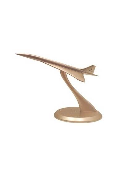 <strong>GLOBE-TROTTER｜レザーコレクション「JET」が登場</strong><br /><br />コンコルド型ミニチュアモデル