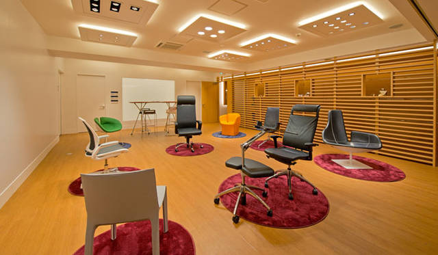 <strong>YAMAGIWA｜ヤマギワ</strong>　名古屋ショールーム「yamagiwa nagoya」　3階　Lighting Labo（照明：テクニカル照明、家具：Walter Knoll、sedus、Morosoほか）