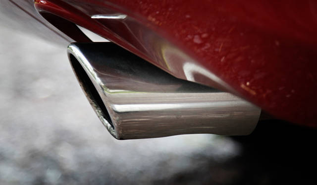 アクセルを強めに踏み込めば、乾いたエキゾーストノートともに、欲しい加速力が瞬時に手に入る