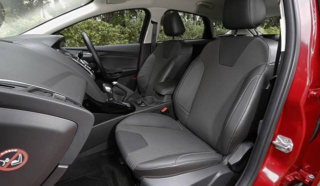 何かのモデルの流用などではない、フォーカスのために開発されたシートは、ホールド感、クッション性、座り心地において、申し分のないフィーリングだ