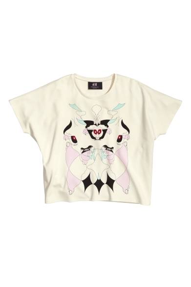 <strong>H&M｜H&M DESIGN AWARDの優勝者ミンジュ・キムによるコレクションが発売</strong>　Tシャツ　1490円