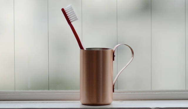 <strong>LIVING EDITION｜リビングエディション</strong>　西武渋谷店インテリアフロア「LIVING EDITON」特設ギャラリースペース「Preview」　RED&WHITE「デイリーカップ」5500円。純銅製