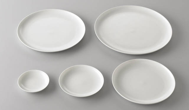 <strong>LIVING EDITION｜リビングエディション</strong>　西武渋谷店インテリアフロア「LIVING EDITON」特設ギャラリースペース「Preview」　THEの「THE PLATE」。サイズは、A6、A5、A4、B4、A3の5種類。THE PLATE （A6）800円、（A5）1300円、（A4）2000円、（B4）3000円、（A3）4200円