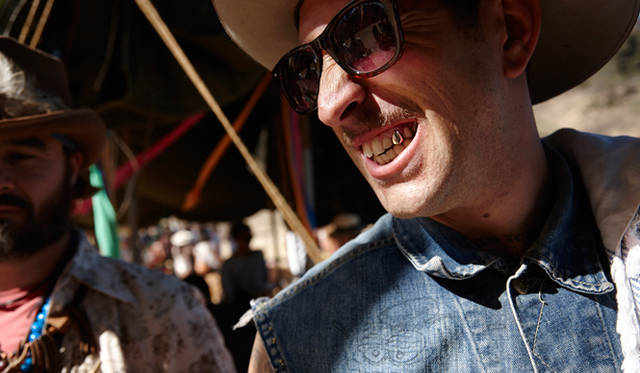 袖をカットオフしたヴィンテージのデニムジャケットで登場したウィンターさん。彼の本職は店舗のインテリア・デザイナーです