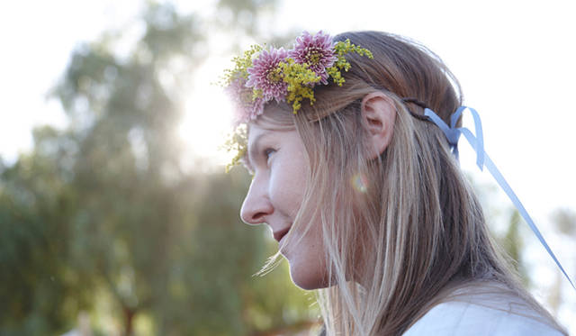 会場の男女比はほぼ半々。1970年代を知らない若い女性たちが「ヒッピーな1日」を満喫していました