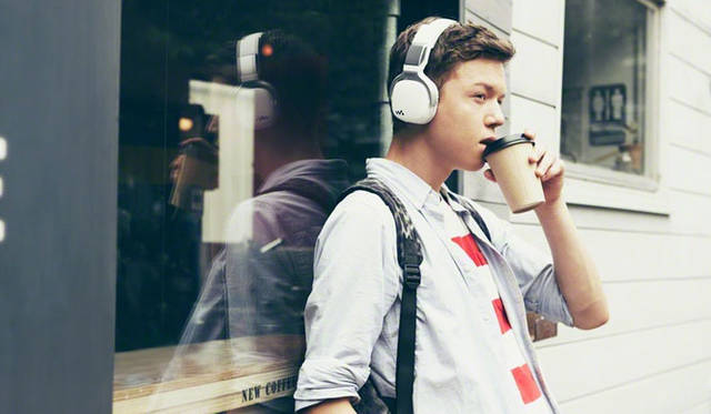 <strong>SONY｜ソニー</strong>　新リスニングスタイル ウォークマン®　Wシリーズ「NW-WH300シリーズ」（2013年10月19日発売）オープン価格