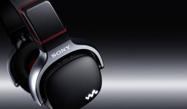 <strong>SONY｜ソニー</strong>　新リスニングスタイル ウォークマン®　Wシリーズ「NW-WH300シリーズ」（2013年10月19日発売）オープン価格