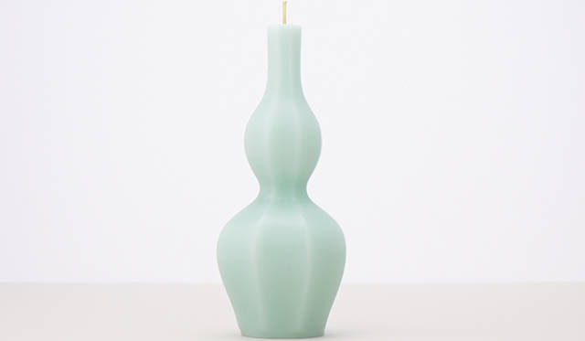 hyotan｜瓢たん　価格｜4800円　サイズ｜75×185mm　重さ｜320g　燃焼時間｜45時間　爽やかな竹の香りの「青磁」