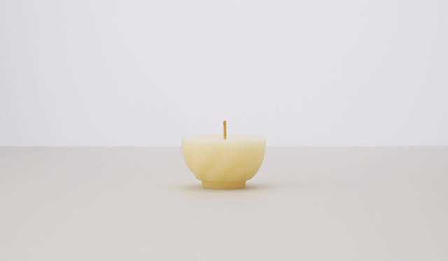 ejiri｜ねじり　価格｜2800円　サイズ｜65×40mm　重さ｜80g　燃焼時間｜10時間　親しみ深いヒノキの香り「白木」