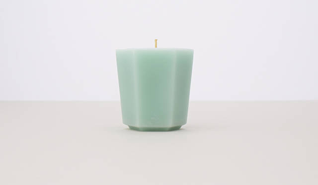 rokkaku｜六角　価格｜4600円　サイズ｜85×90mm　重さ｜300g　燃焼時間｜45時間　爽やかな竹の香りの「青磁」