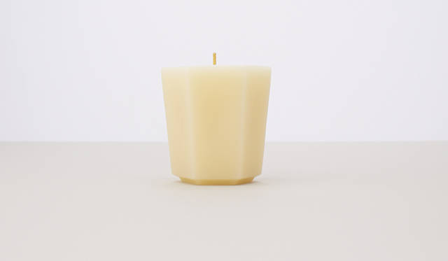 rokkaku｜六角　価格｜4600円　サイズ｜85×90mm　重さ｜300g　燃焼時間｜45時間　親しみ深いヒノキの香り「白木」