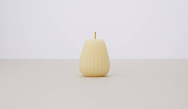 shibori｜しぼり　価格｜3200円　サイズ｜70×55mm　重さ｜100g　燃焼時間｜10時間　親しみ深いヒノキの香り「白木」