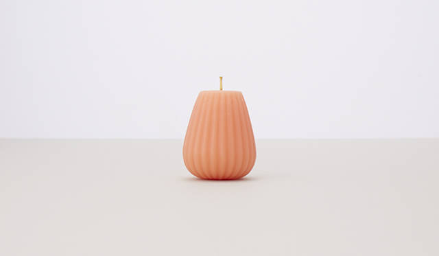 shibori｜しぼり　価格｜3200円　サイズ｜70×55mm　重さ｜100g　燃焼時間｜10時間　上品な甘さのハスの香り「薄紅」