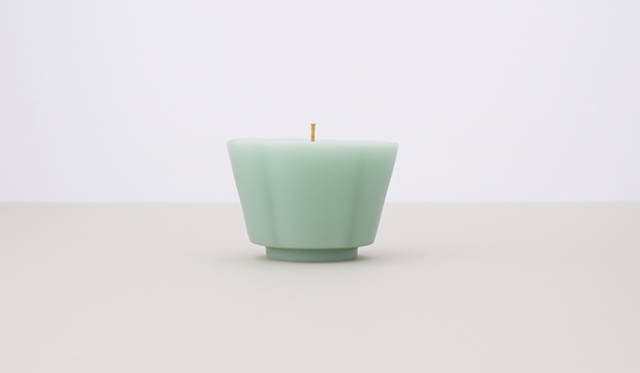 ume｜梅　価格｜3900円　サイズ｜95×65mm　重さ｜260g　燃焼時間｜40時間　爽やかな竹の香りの「青磁」