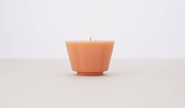 ume｜梅　価格｜3900円　サイズ｜95×65mm　重さ｜260g　燃焼時間｜40時間　上品な甘さのハスの香り「薄紅」