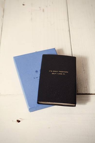 <strong>rag & bone｜ラグ&ボーンのポップアップストアが伊勢丹に登場</strong>　オリジナルフレーズが印字されたラグ&ボーン×スマイソンのノートブック　9450円 (伊勢丹新宿店先行発売)