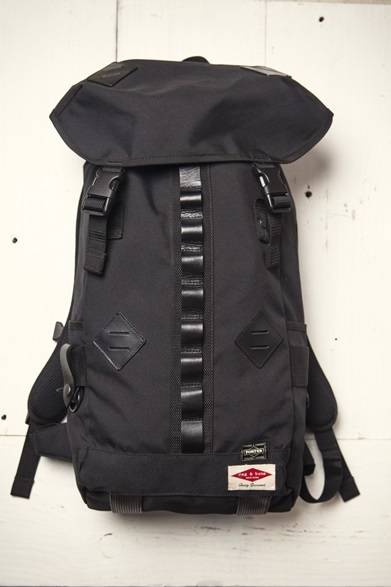 <strong>rag & bone｜ラグ&ボーンのポップアップストアが伊勢丹に登場</strong>　ラグ&ボーン×ポーター「Jaybird」(ブラック)　4万950円 (伊勢丹新宿店先行発売)