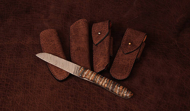 折りたたみナイフ　Lシリーズ　サイズ│205×21×10mm （刃部分95×20×2.45mm）　価格│22万6000円（柄：マンモスの臼歯　刃：ダマスカス鋼　ケース：カバ革）