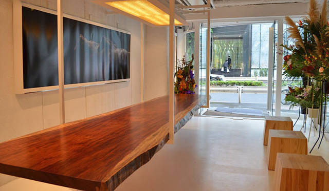 <strong>SEKI｜関家具</strong>　無垢一枚板テーブル専門ギャラリー「Atelier MOKUBA青山」