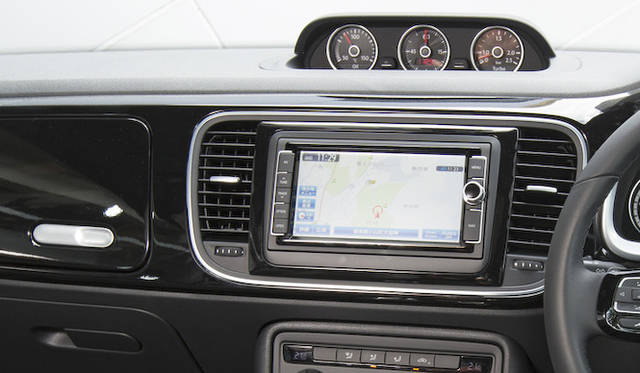 ビルトインの712SDCWナビゲーションシステムは標準装備