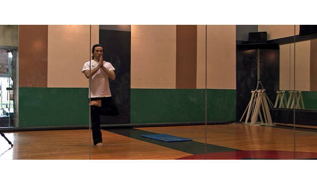 出演者のひとり、タケトシ。両親の援助を受けながら、実家で同居中。絵を描き、細かく日記をつけるのが彼の日課だ。いままで仕事を持った経験はない。病院でおこなわれているうつ病の集会には、まじめに参加している