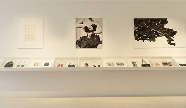 <strong>VALENTINO｜ヴァレンティノ、アクセサリーラインを称える書籍を発表</strong>　パリのガゴシアン・ギャラリーにて書籍の発表とアクセサリーの展示