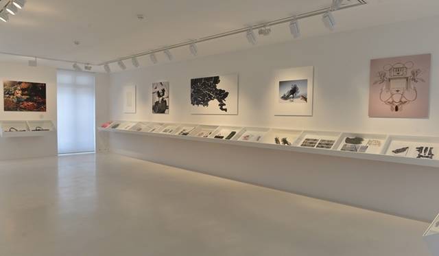 <strong>VALENTINO｜ヴァレンティノ、アクセサリーラインを称える書籍を発表</strong>　パリのガゴシアン・ギャラリーにて書籍の発表とアクセサリーの展示