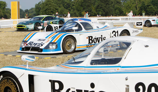 手前と中央は、1980年代にル・マンで活躍した「アストンマーティン・ボヴィス LM」。その奥には「DBR9」が鎮座する