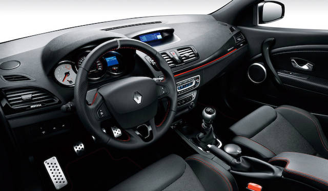 写真は本国仕様。日本仕様は右ハンドル