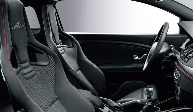 写真は本国仕様。日本仕様は右ハンドル