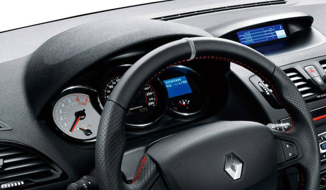 写真は本国仕様。日本仕様は右ハンドル