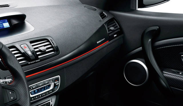 写真は本国仕様。日本仕様は右ハンドル