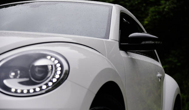 ミラーもブラックのものを採用