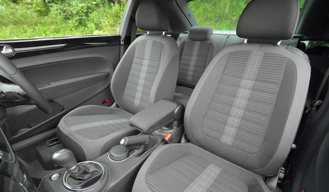 オプションで革張りも用意されるシートのつくりもよく、クッションはじゅうぶん。またドライバーの身体の保持にもすぐれ、疲労感は少ないはずだ